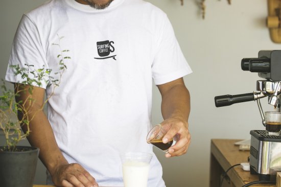 SC MAIN MARK TEE // Surfing Coffee