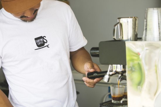 SC MAIN MARK TEE // Surfing Coffee